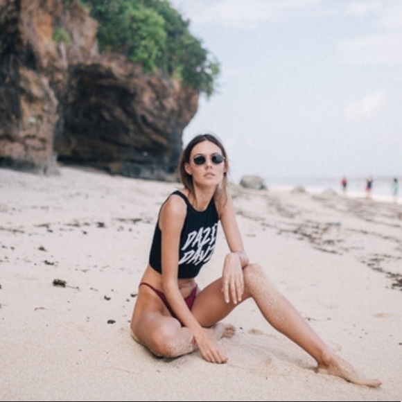 SIGNATURE LOGO CROP SLEEVELESS TOP - Picture 5 of 8